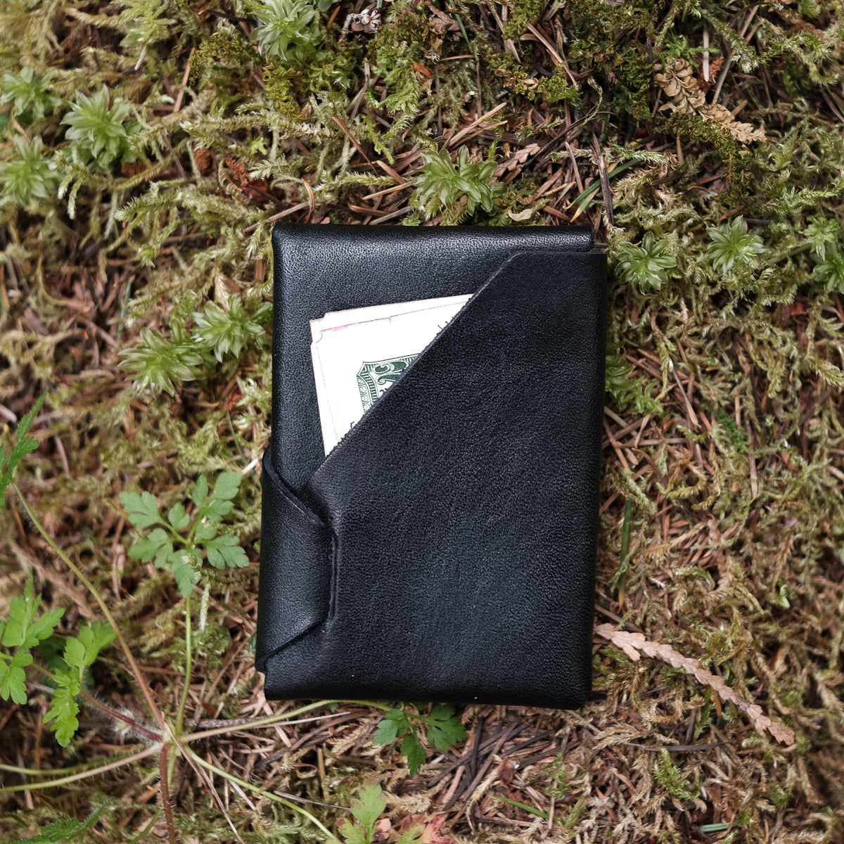 black full grain veg tan minimalist stitchless leather wallet made in Portland OR