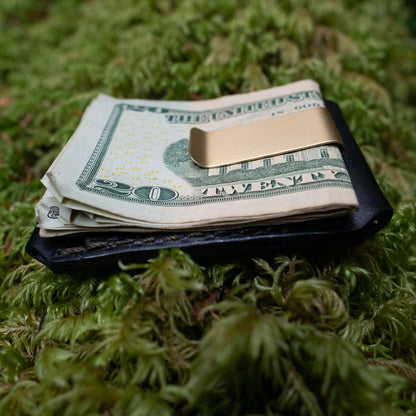 Lee Wallet has a money clip